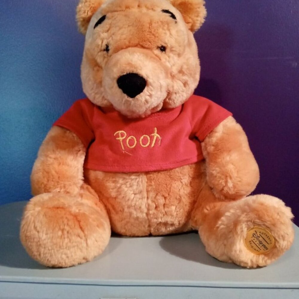 Disney Store Exclusive Winnie The Pooh Plush 12"